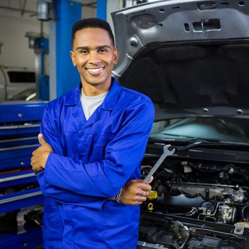 Como contratar um bom mecânico para sua oficina