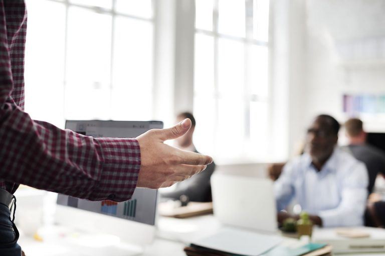 Como criar um treinamento de vendas eficaz em 3 passos