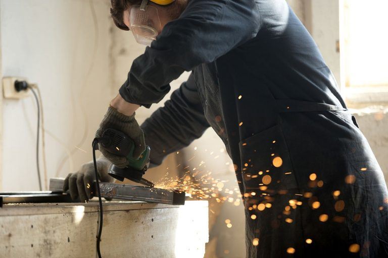 Como calcular e otimizar o custo da mão de obra direta